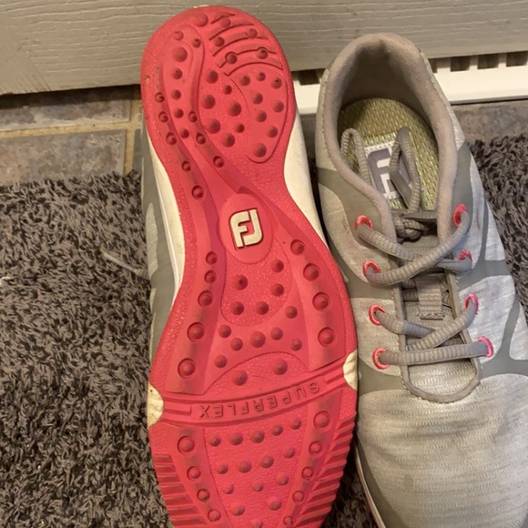 Foot joy women’s golf shoes (pink). Size 6 women’s. Grey and pink - Picture 2 of 4